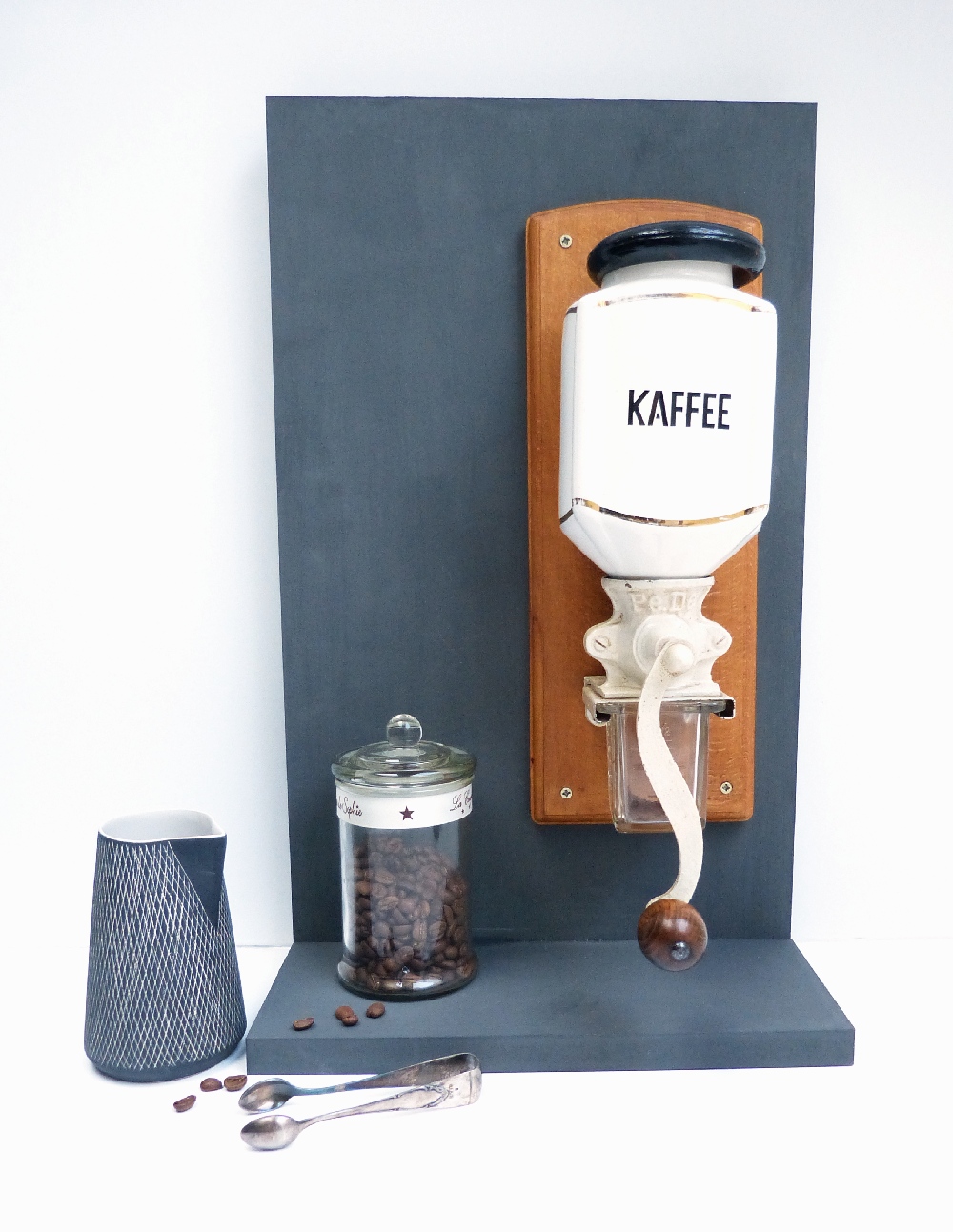 Kaffeestation DIY. Mobile Wandfläche bauen.